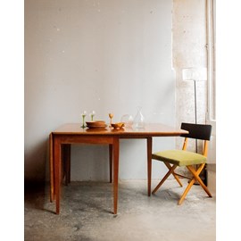 Table à manger en bois de cerisier n°1045