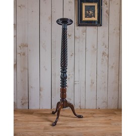 Hanna, la grande colonne en bois n°761