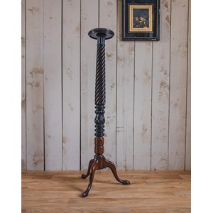 Hanna, la grande colonne en bois n°761