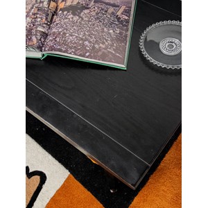 Table basse en bois laqué noir n°685