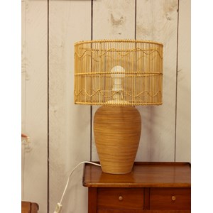 Julia, la lampe à poser en rotin n°620