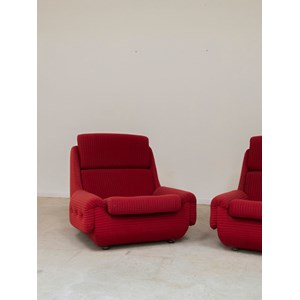Paire de grands fauteuils rouges n°781