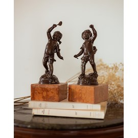 Paire de chérubins en bronze n°564