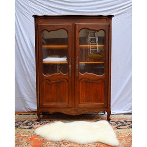 Armoire vitrine en bois sculpté n°280