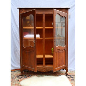 Armoire vitrine en bois sculpté n°280