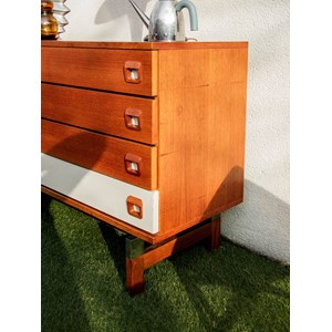 Olga, la commode en teck bicolore n°360