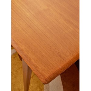 Table à manger scandinave en bois clair n°1060