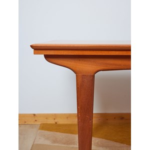 Table à manger scandinave en bois clair n°1060