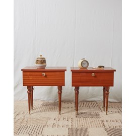 Paire de chevets en bois verni n°672