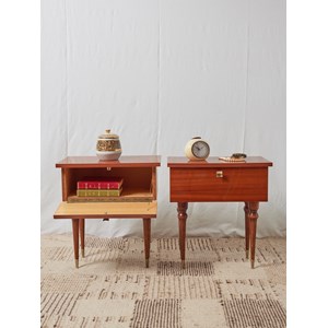 Paire de chevets en bois verni n°672