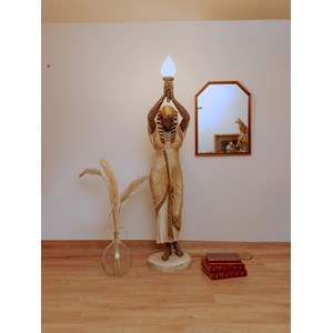 Gyptienne au flambeau en résine n°285