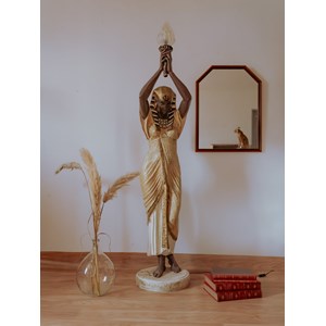 Gyptienne au flambeau en résine n°285