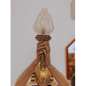 Gyptienne au flambeau en résine n°285