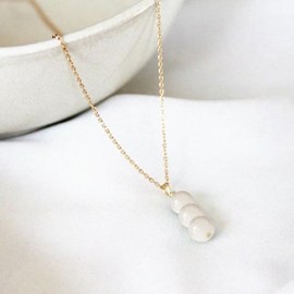 Collier pierre de lune camelia or