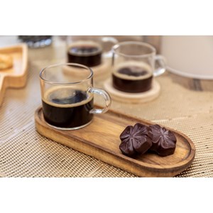 Tasse à café en verre et bois