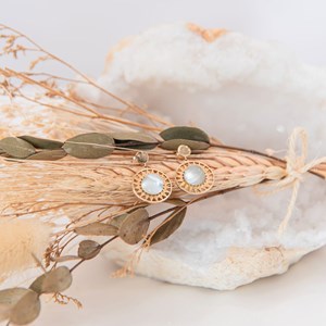 Boucles d’oreilles pendantes pierre de lune leonie or