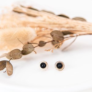 Puces d’oreilles obsidienne leonie or