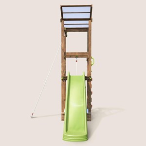 Aire de jeux avec toboggan et mur d'esca