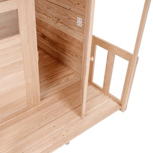 Maisonnette avec plancher et véranda