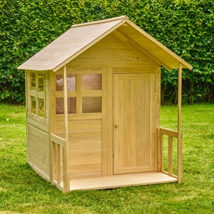 Maisonnette avec plancher et véranda