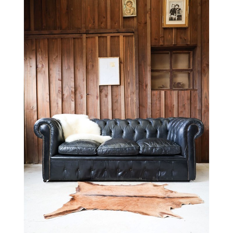 Canapé chesterfield en cuir noir n°123
