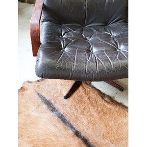 Fauteuil lounge pivotant en cuir n°673