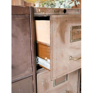 Meuble à casiers métalliques n°224