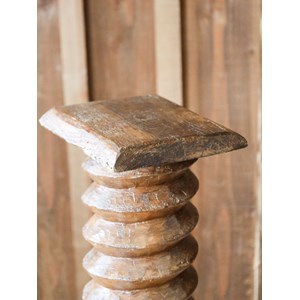 Hanna, la colonne en chêne sculpté n°794