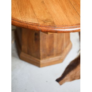 Romy, la table ovale en bois n°548