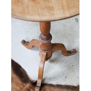 Alfred, le petit guéridon en bois n°155