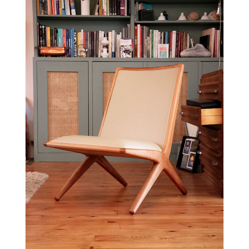 Chauffeuse en noyer et cuir n°79