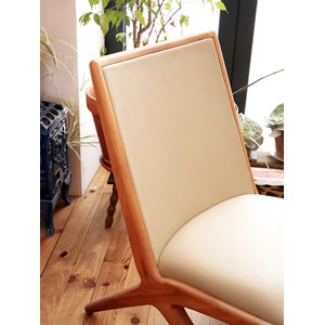 Chauffeuse en noyer et cuir n°79