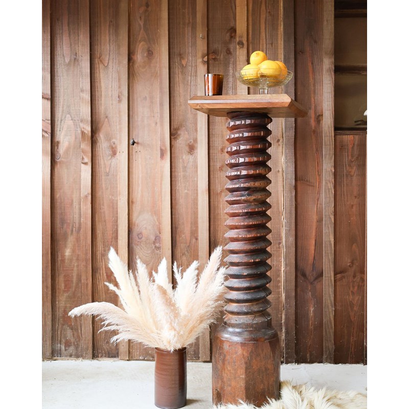 Hanna, la colonne en chêne sculpté n°795