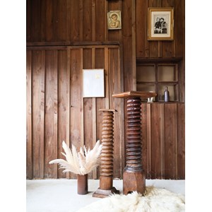 Hanna, la colonne en chêne sculpté n°795