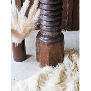 Hanna, la colonne en chêne sculpté n°795