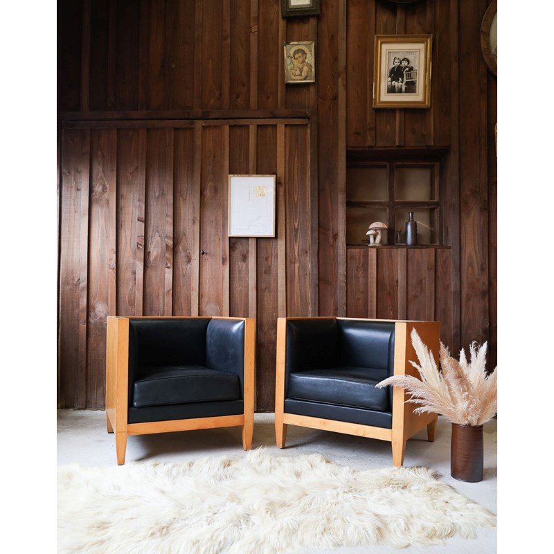 Paire de fauteuils cubes en cuir n°671