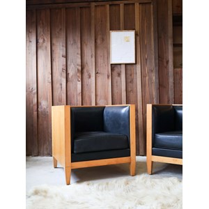 Paire de fauteuils cubes en cuir n°671