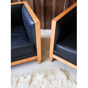 Paire de fauteuils cubes en cuir n°671