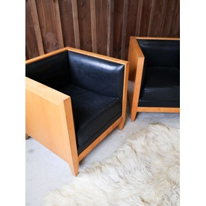 Paire de fauteuils cubes en cuir n°671