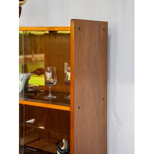 Victoria, la vitrine en bois n°136