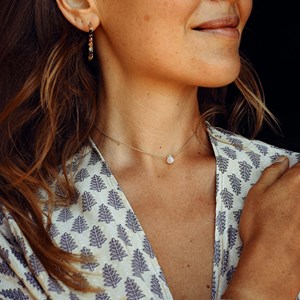 Collier pierre de lune taillée en forme de goutte