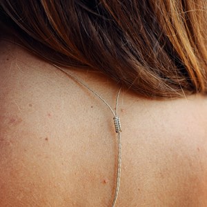 Collier pierre de lune taillée en forme de goutte