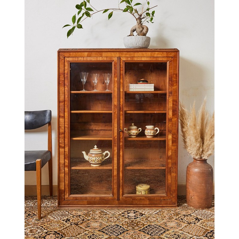 Petite vitrine en loupe d'orme n°138