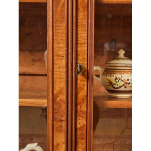 Petite vitrine en loupe d'orme  n°138