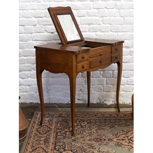 Louise, la coiffeuse en bois n°232