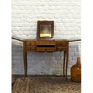 Louise, la coiffeuse en bois n°232