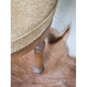 Chaise ronde en bois sculpté n°943