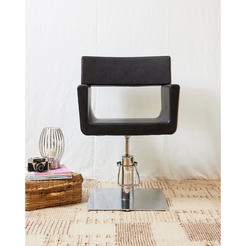 Fauteuil de coiffeur en cuir noir n°825