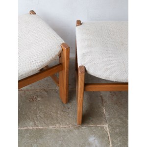 Paire de poufs en laine et bois n°75