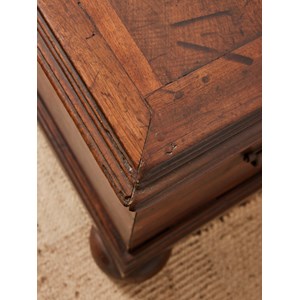 Coffre de famille en noyer du xviième n°110